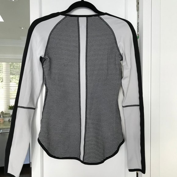 Lululemon Runder Under Black and White Long Sleeve - Picture 7 of 7